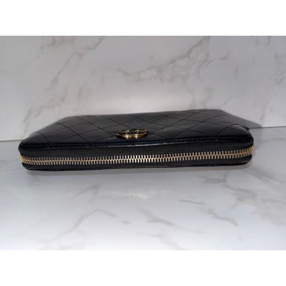 Chanel Black Quilted Leather Zip Around Wallet Gold CC Logo Classic Long Wallet - Picture 5 of 8